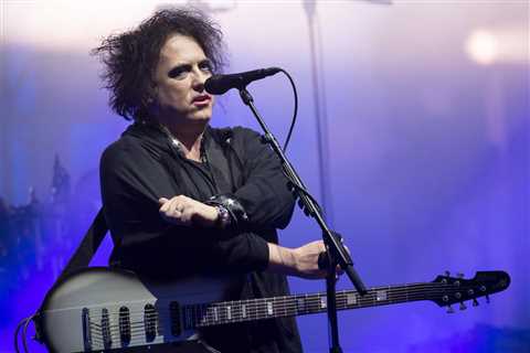 Robert Smith's Spinal Tap Moment at First Cure Show