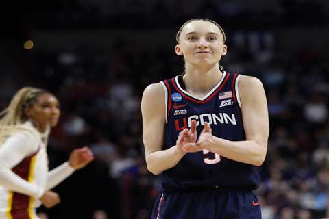 Paige Bueckers’ 31 points ensure UConn holds off USC rally to reach Final Four