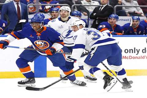 Anthony Duclair steps away from Islanders after Patrick Roy scolding