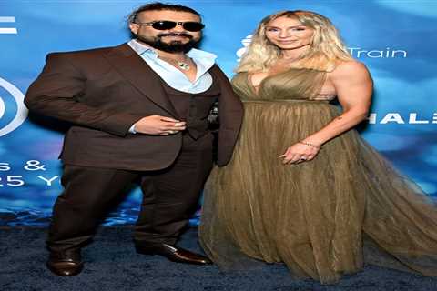 Emotional Charlotte Flair gives raw insight on Andrade divorce in first comments