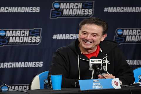 Rick Pitino makes St. John’s history with award win