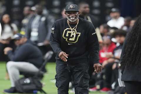 Shilo Sanders comes up 1/10 of a second short of car gift from Deion in 40-yard dash