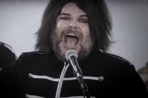 Jack Black Channels My Chemical Romance in ‘Goth Kid on Vacation’ Sketch on ‘SNL’: Watch