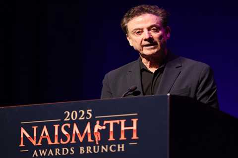 St. John’s Rick Pitino dedicates Naismith Coach of the year award to Lou Carnesecca
