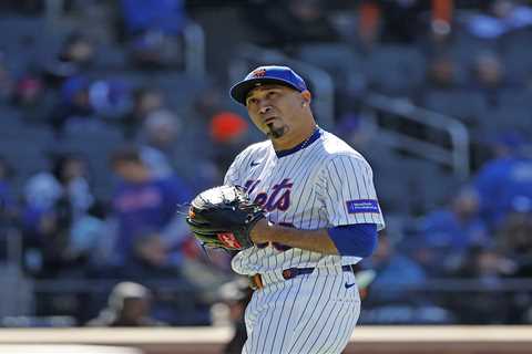Edwin Diaz blames frigid temps for ninth inning collapse during Mets’ loss: ‘Couldn’t throw strikes’