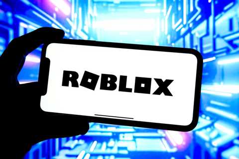 TikToker Behind Viral Charli XCX ‘Apple Dance’ Sues Roblox For Using It In Video Game