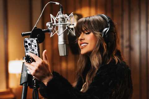 Country Star Ella Langley Reveals Phone Routine and TikTok Trend She’s ‘Obsessed’ With on Heels of..