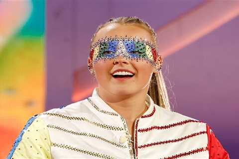 Analysis: JoJo Siwa’s Response to Mickey Rourke’s Homophobic Comments Unveiled
