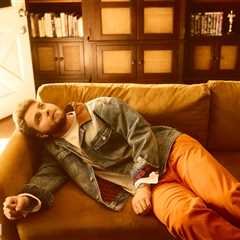 Alex Warren’s ‘Ordinary’ Hits No. 1 on Billboard Global 200 Chart