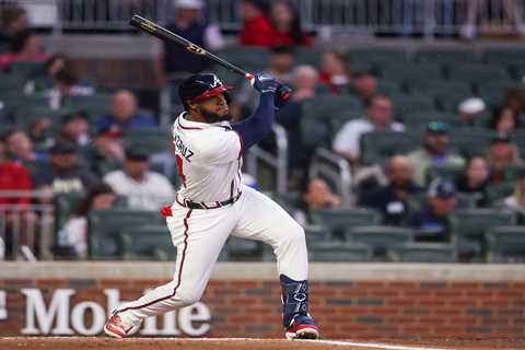 Yankees add Bryan de la Cruz off waivers to fill depth need