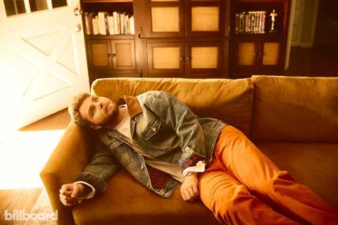 Alex Warren’s ‘Ordinary’ Hits No. 1 on Billboard Global 200 Chart