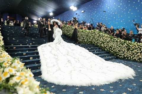 Diana Ross Brings Showstopping White Train to 2025 Met Gala Red Carpet