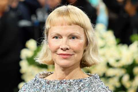 Pamela Anderson Is Being Defended After A Tabloid Harshly Criticized Her Appearance At The Met Gala,..