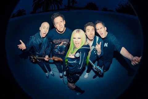 Avril Lavigne Gets Nostalgic With Simple Plan for Anthemic Collab ‘Young & Dumb’