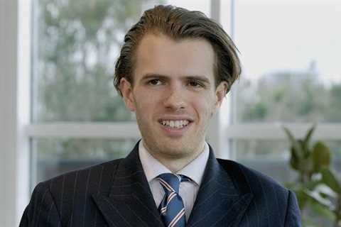 Exploring Social Mobility: Posh Apprentice Ventures into Market Trading in Faking It Revival