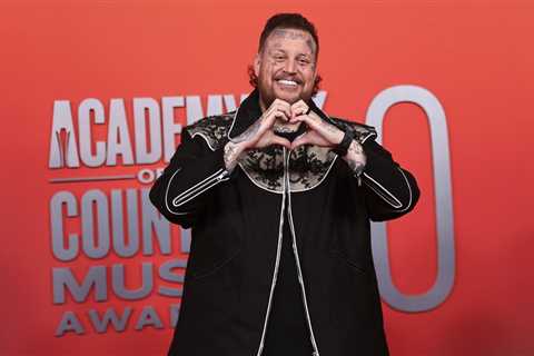 Jelly Roll Gives Inspirational Speech to Inmates During a Surprise Visit to Minnesota Jail