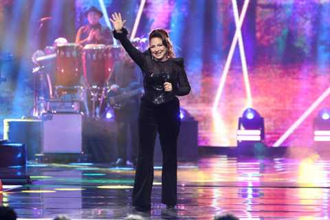 Gloria Estefan Gives Fans a Tour of Her Biggest Hits at the 2025 AMAs