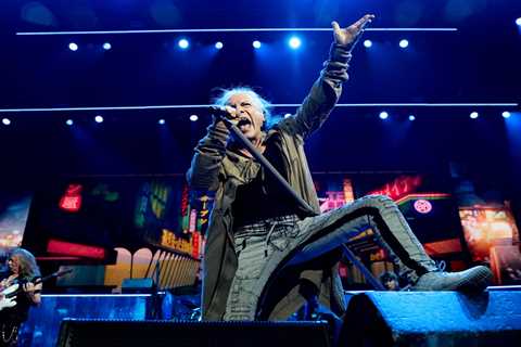 Iron Maiden’s Manager Renews Plea for Limited Phone Use During Gigs: ‘I Wish You Nothing but a Very ..