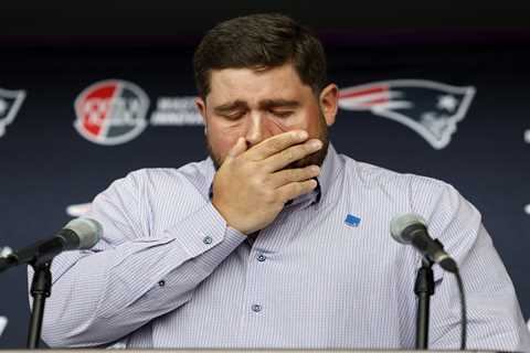 Patriots’ David Andrews wipes away tears during NFL retirement speech in emotional scene