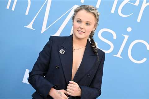 JoJo Siwa Reveals When She Realized She Had Feelings for Chris Hughes: ‘I Wasn’t Looking to Fall..