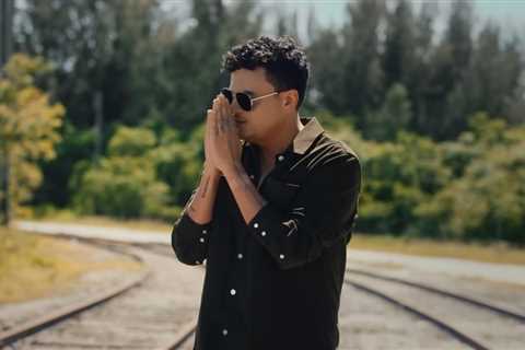 Silvestre Dangond Returns to No. 1 on Latin Airplay With Emilia Collab