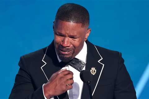 Jamie Foxx Tearfully Accepts Ultimate Icon Honor at BET Awards After Health Battle