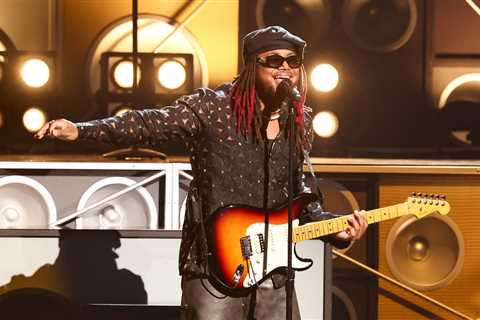 Leon Thomas Brings His ‘Authentic Essence’ to ‘Mutt’ Performance at 2025 BET Awards