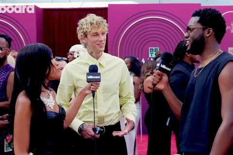 Machine Gun Kelly Talks Working With Lil Wayne on “Alone In The Studio With My Gun,” Has Two Albums ..