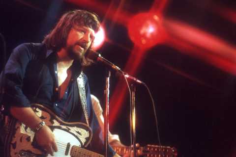 Shooter Jennings Reveals Three Albums of Unreleased Waylon Jennings Songs Are On the Way