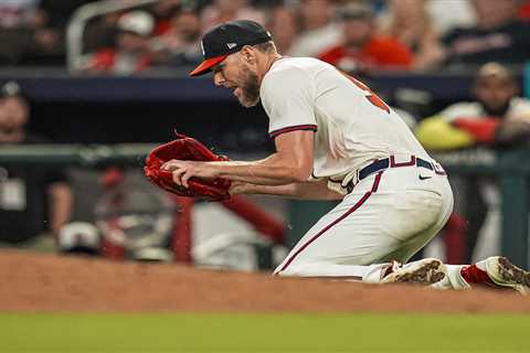 Chris Sale lands on IL after fracturing rib cage in brutal Braves blow