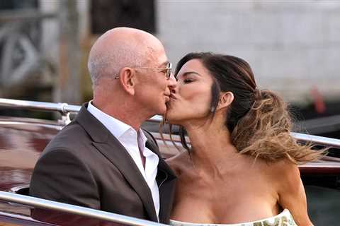 Jeff Bezos, Lauren Sanchez Kiss & Wave En Route to Wedding Rehearsal
