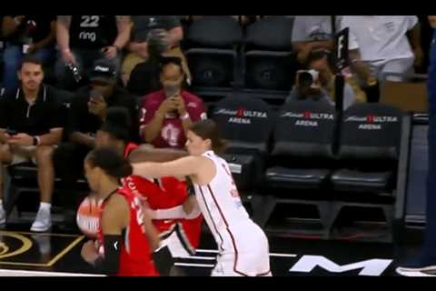 Mystics’ Jade Melbourne chips tooth in bloody scene after catching elbow to face