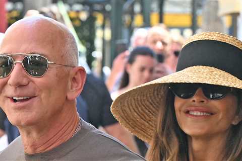 Jeff Bezos and Lauren Sanchez Head to Harry's Bar After Venice Wedding