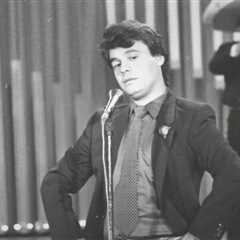 Juan Gabriel’s Voice Resonates Again With ‘Nunca Había Amado Así,’ a Hidden Jewel in His Repertoire