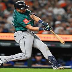 Mariners’ Cal Raleigh hits 37th, 38th homers to move within one of Barry Bonds’ pace