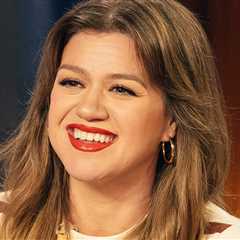 Kelly Clarkson Returns to The Stage After Las Vegas Residency Cancellations