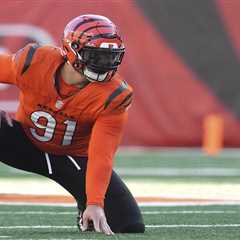 Trey Hendrickson ending Bengals holdout without new deal in place in training camp twist