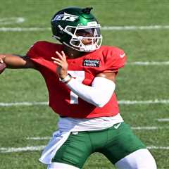 Justin Fields showing no ill affects from his dislocated toe