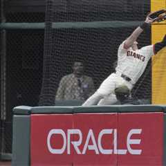 Giants’ Mike Yastrzemski goes all-out to make otherworldly catch