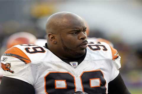 Oliver Gibson, former Steelers and Bengals defensive lineman, dead at 53