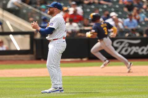 Carlos Mendoza decision backfires as Mets’ tailspin continues with Game 1 loss to Brewers
