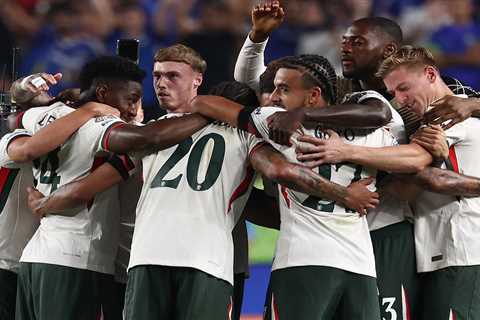 Chelsea benefits from Palmeiras own goal to reach FIFA Club World Cup semifinals