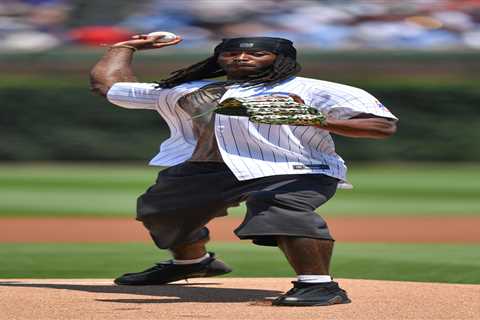 Saints star Alvin Kamara asks for do-over after terrible first pitch before Cubs-Cardinals game