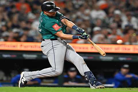 Mariners’ Cal Raleigh hits 37th, 38th homers to move within one of Barry Bonds’ pace