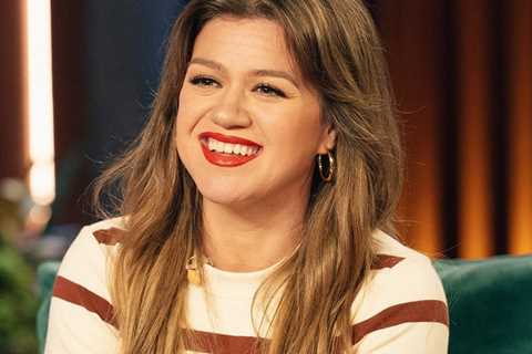 Kelly Clarkson Brings Daughter Onstage to Sing at Vegas Residency