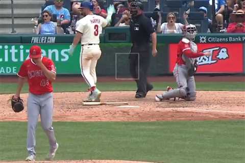 Fuming Bryce Harper dismissively waves off umpire after brutal strike three call in Phillies loss