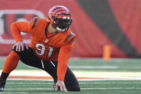 Trey Hendrickson ending Bengals holdout without new deal in place in training camp twist