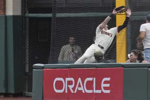 Giants’ Mike Yastrzemski goes all-out to make otherworldly catch