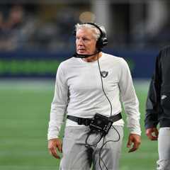 Pete Carroll defends Geno Smith after Raiders QB flips off fan in Seattle return