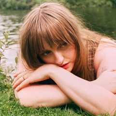 Nell Mescal on Signing to a Major Label, Her New EP & Shrugging off Nepotism Accusations: ‘It Felt..